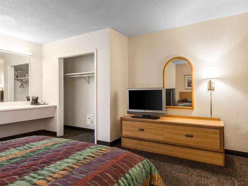 Rodeway Inn & Suites Colorado Springs Luaran gambar