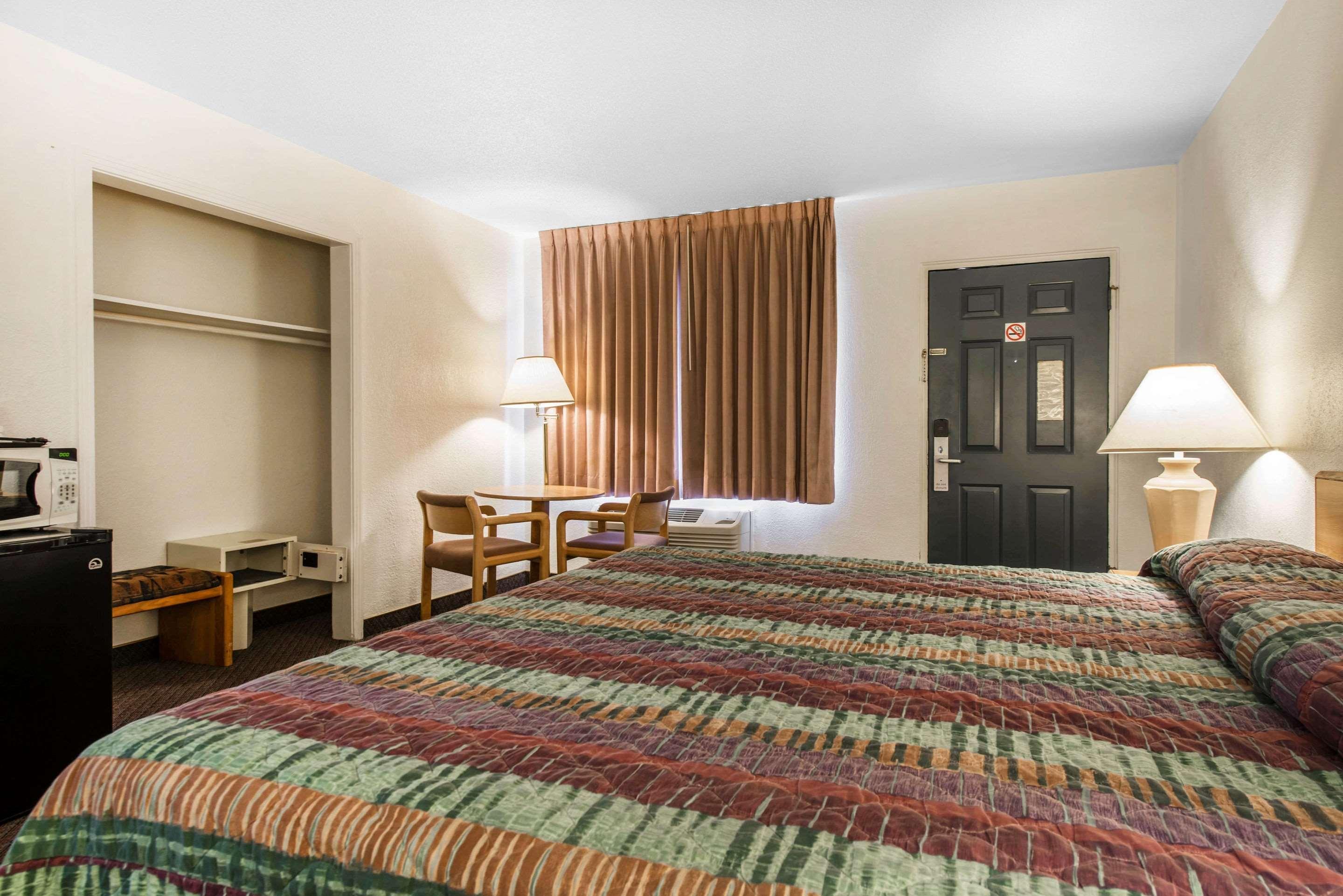 Rodeway Inn & Suites Colorado Springs Luaran gambar