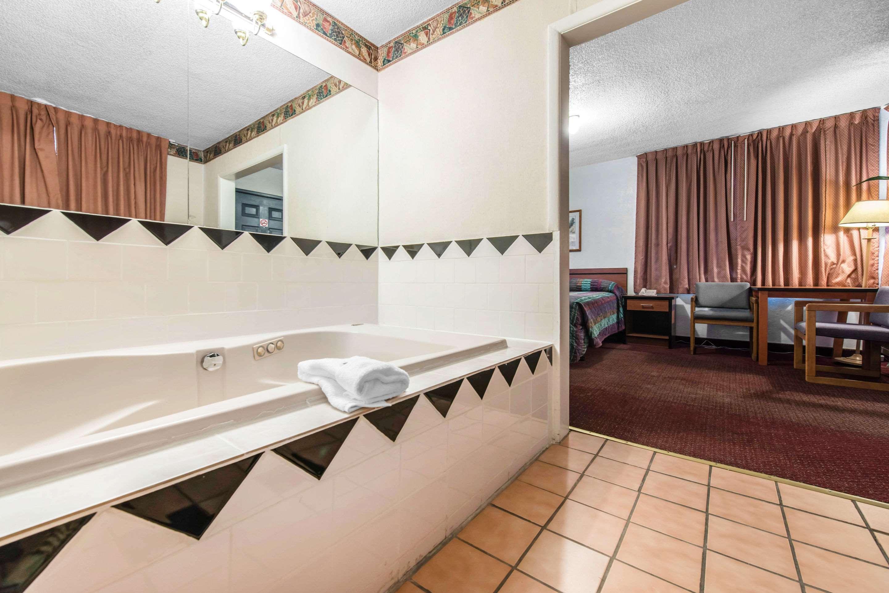 Rodeway Inn & Suites Colorado Springs Luaran gambar